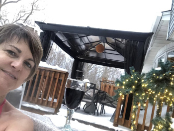 dawn_lowe_hot_tubbing.jpg dawn_lowe_hot_tubbing.jpg